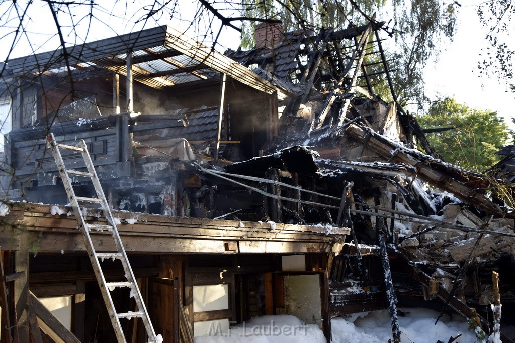 Grossfeuer Einfamilienhaus Siegburg Muehlengrabenstr P1185.JPG - Miklos Laubert